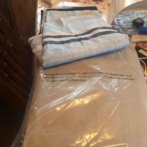 King size sheets never used still in plastic bag. 2 pillow cases, 2 shams.